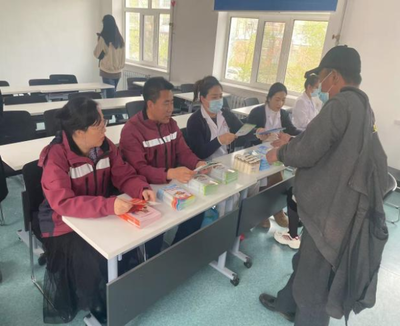 扎賚諾爾區(qū)衛(wèi)生健康委員會(huì)開展食品營(yíng)養(yǎng)日與家庭醫(yī)生簽約宣傳活動(dòng)